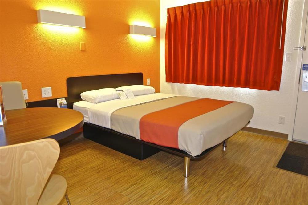 Park Inn By Radisson, Торнтон Номер фото