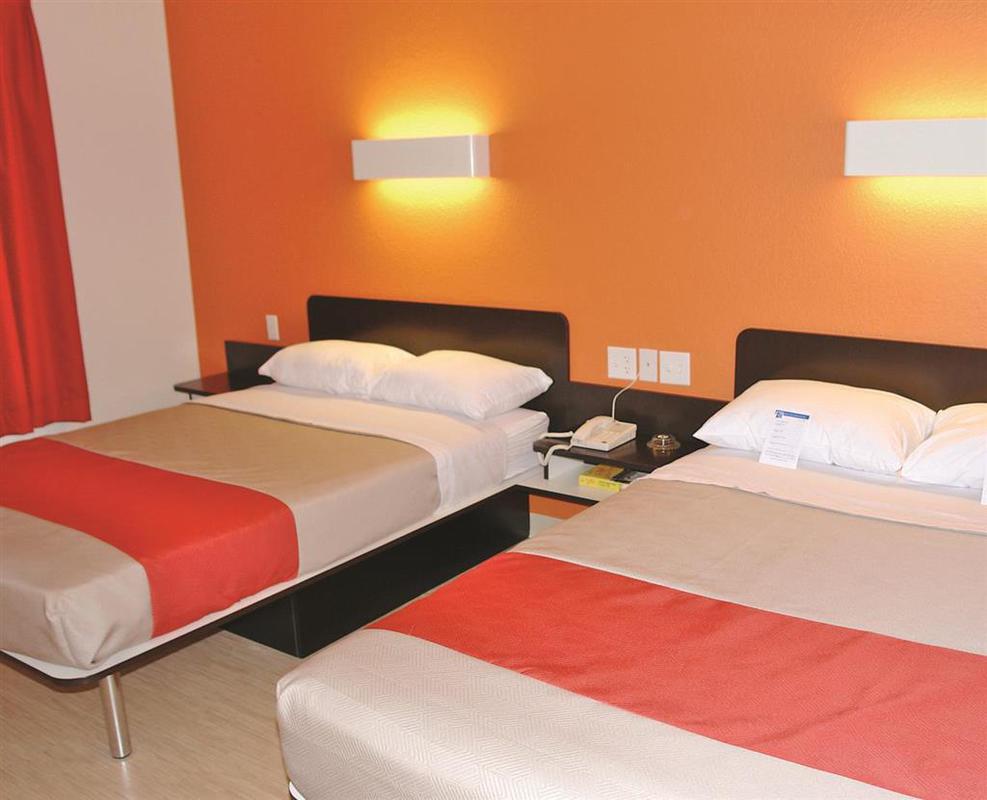 Park Inn By Radisson, Торнтон Номер фото