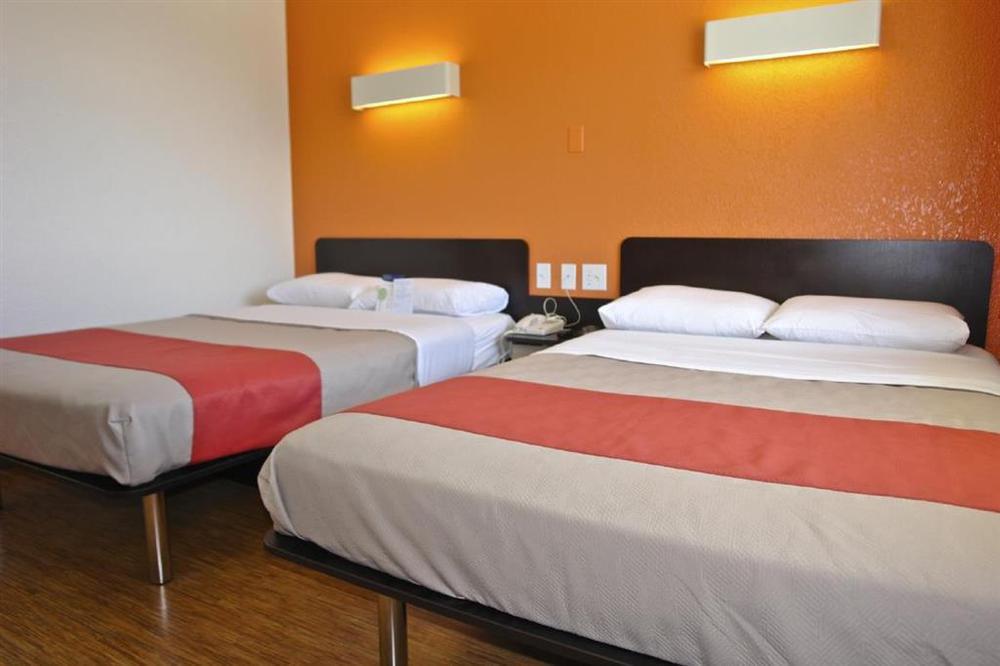 Park Inn By Radisson, Торнтон Номер фото